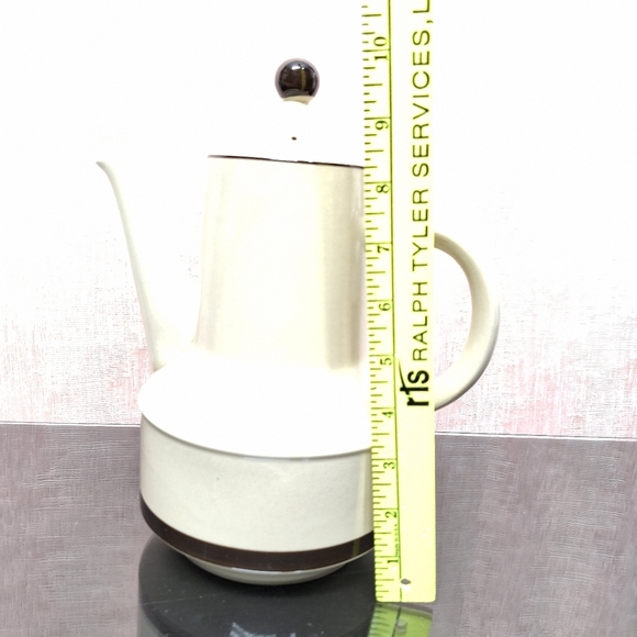 Vintage STRAWBERRIES 🍓 pitcher with lid, freezer to oven stoneware. - Picture 12 of 13